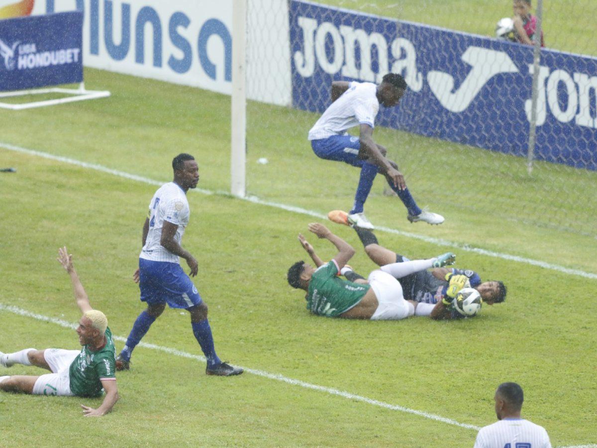 Increíble: Los tres errores del árbitro en el Marathón vs Victoria
