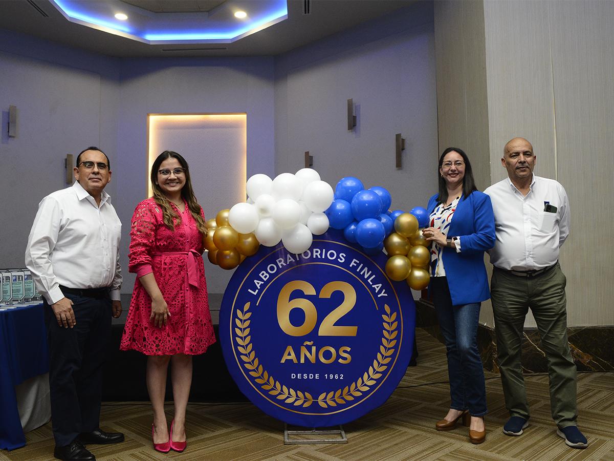 El doctor Richard Zablah, la licenciada Scarlette García, la licenciada Sandy Mejía y el ingeniero Elias Villegas instaron a los colaboradores a permanecer fieles y unidos a la empresa.