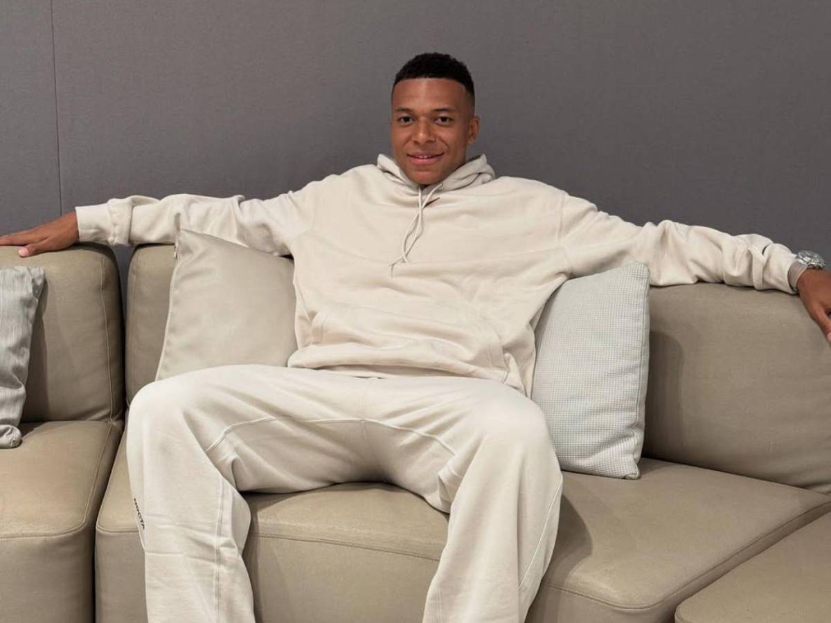 ¿Kylian Mbappé de noviazgo con Ester Expósito? Esto es lo que se sabe del supuesto romance