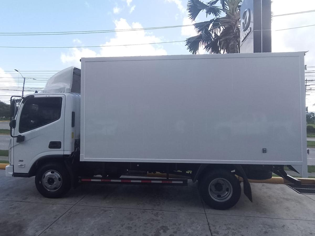 Los camiones de carga con cajón que comercializa Foton son ideales para transportar granos básicos o productos como pan, lácteos entre otros.