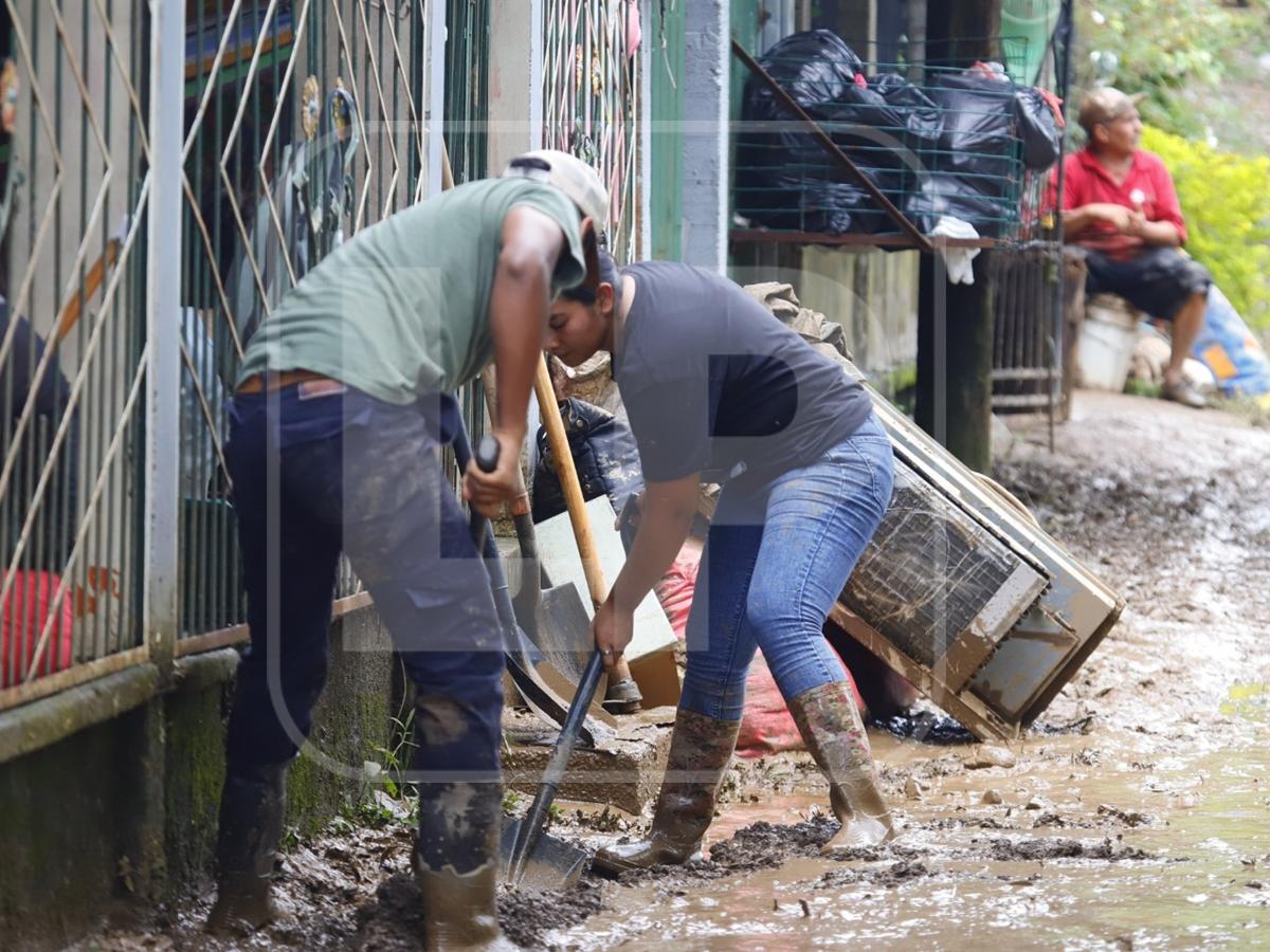 Fuertes lluvias desbordan río Helado en Los Naranjos, Santa Cruz de Yojoa