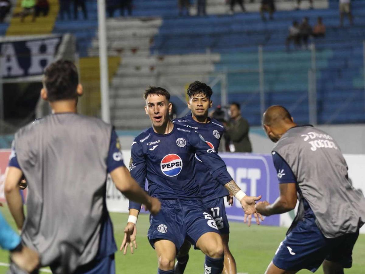Felicidad de Real España, enfado en Motagua, pelea de jugadores y bellas chicas