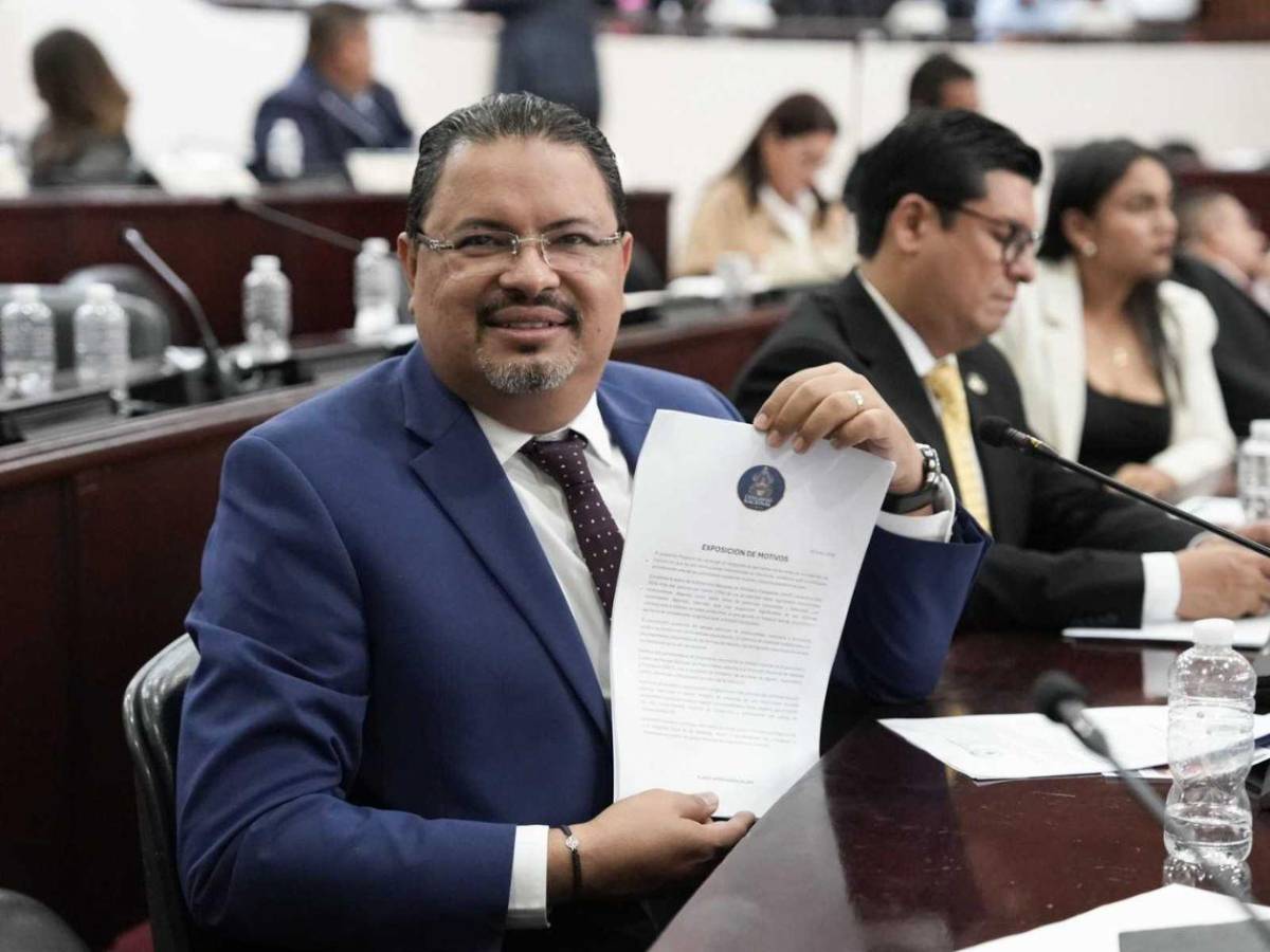 Tres diputados impulsan licencias de conducir para menores de edad en Honduras