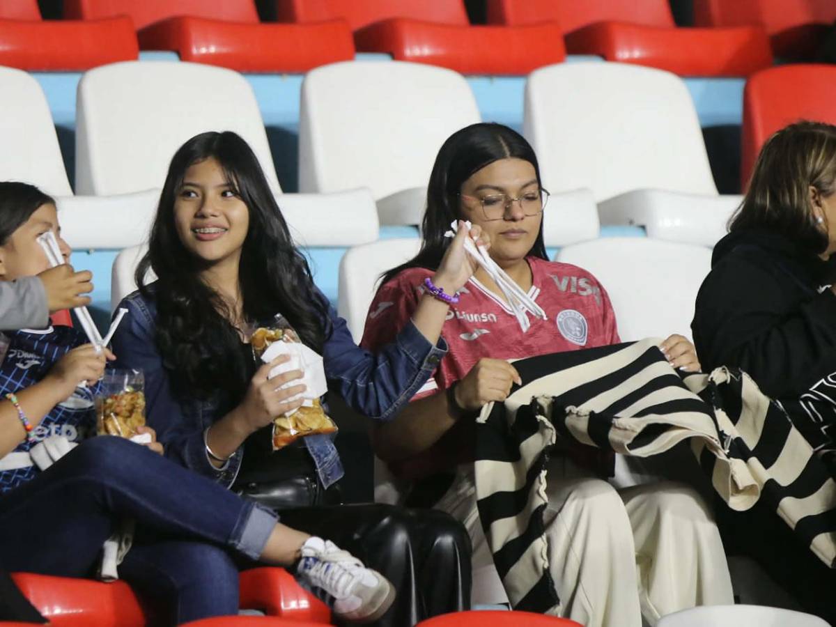 Festejos de Motagua, el jugador señalado en Platense y el descuido de bella chica