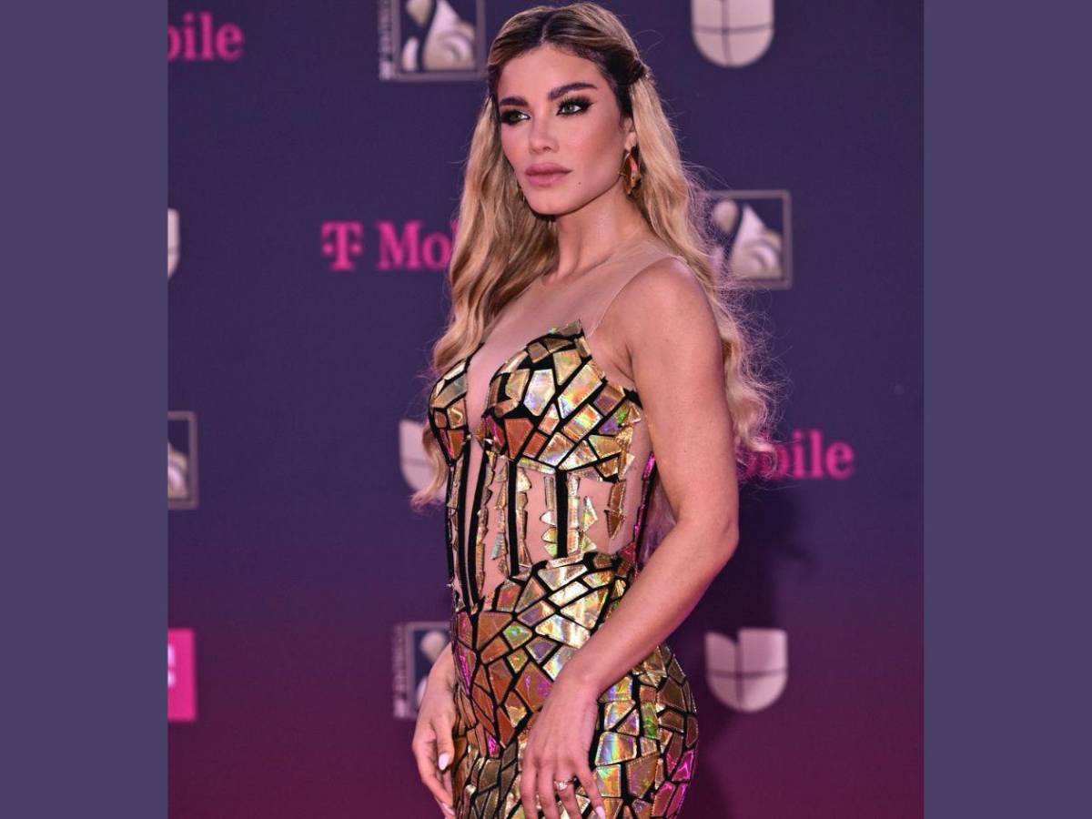 Celebridades conquistan la alfombra roja de Premio Lo Nuestro