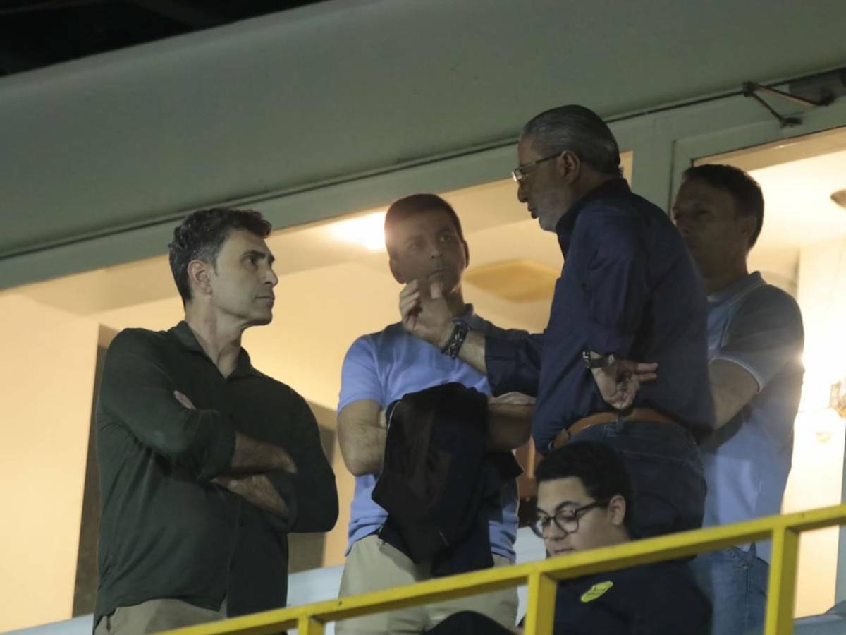 Real España de fiesta, dardo del 'Droopy' a Menjívar y bellas chicas en el Morazán