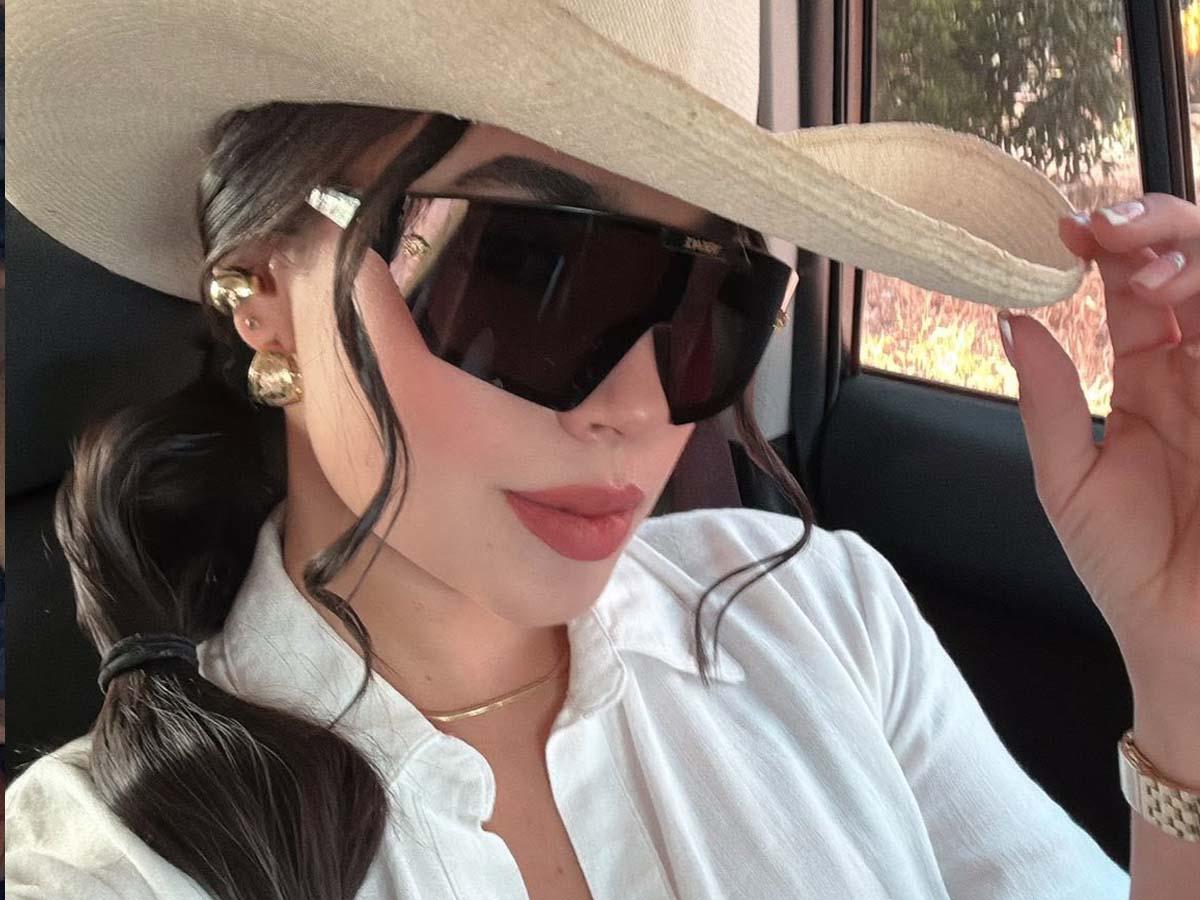 Influencer fue asesinada cuando se conducía en una Prado y esperaba cambio del semáforo