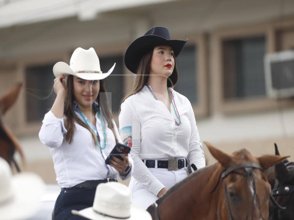 Belleza y alegría en el desfile hípico en San Pedro Sula