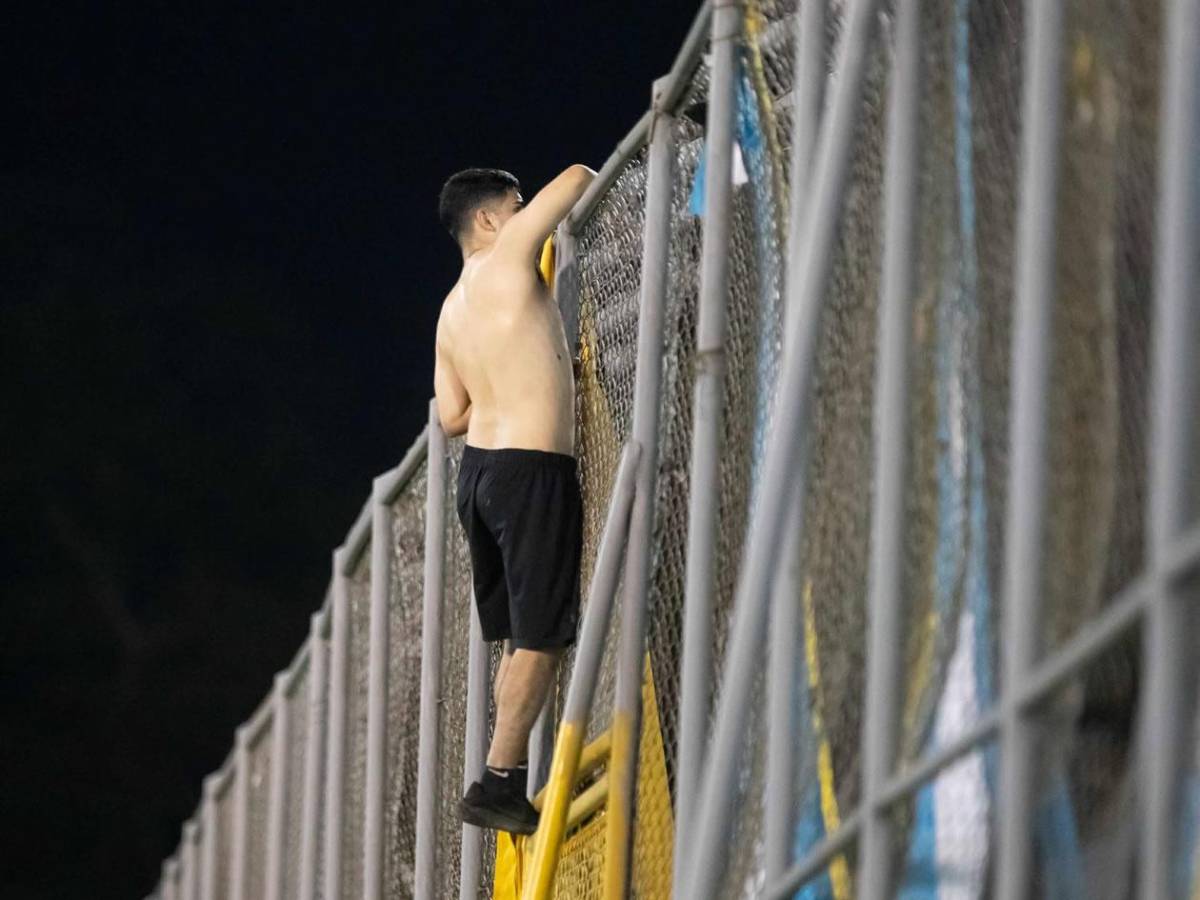 La alegría de Real España, grave lesión, jugador caminó descalzoy linda chica enamora