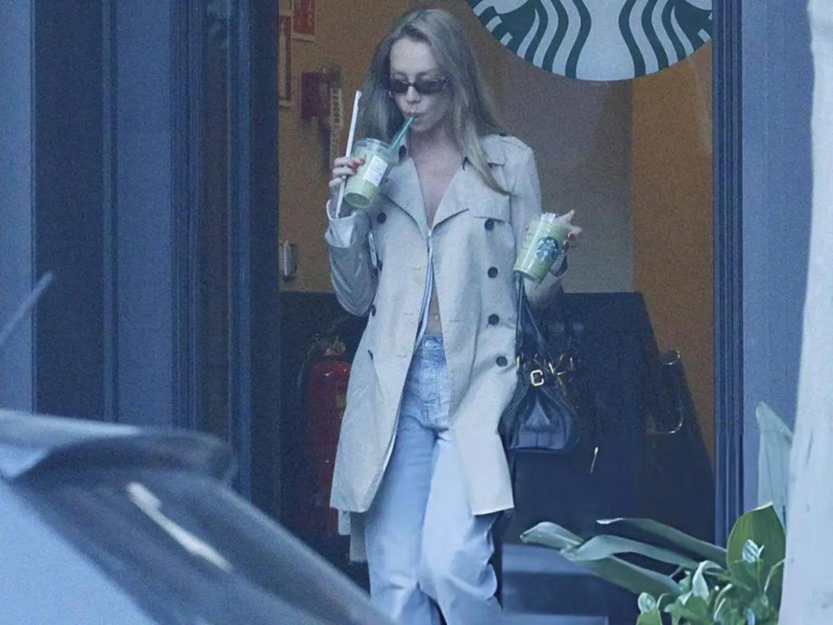 Mbappé y Ester Expósito desatan la locura: fotos del beso que confirma su romance