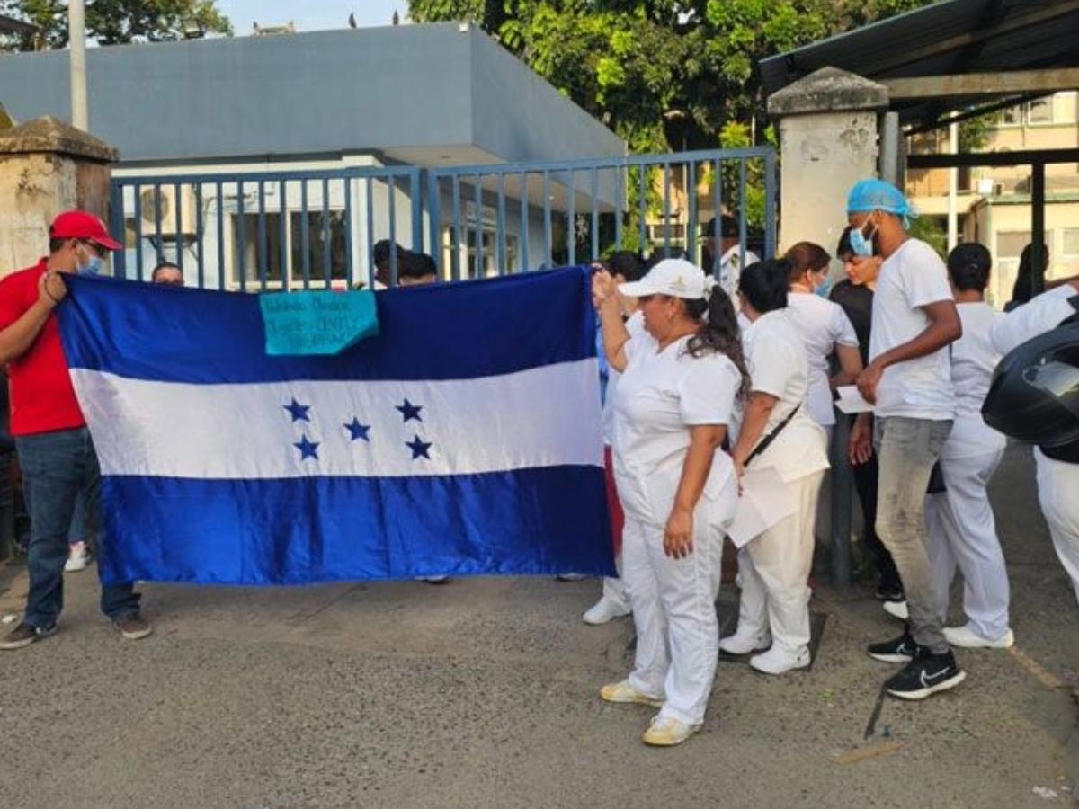 Irregularidades en plantillas retrasan pagos a empleados de IHSS; siguen protestas