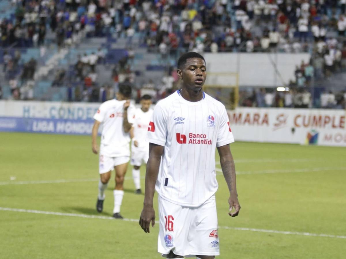 Caras largas en Olimpia, enfado de la afición con Espinel y festejo de Victoria