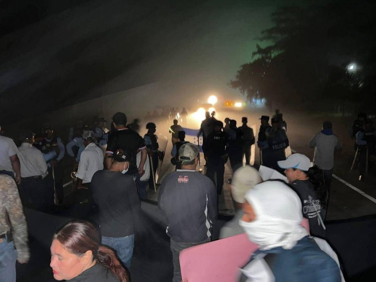 No a la represa El Tablón: pobladores de Quimistán bloquean la CA-4