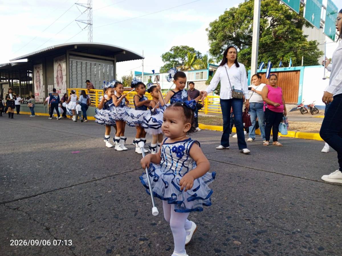 Así se viven los desfiles de prebásica por los 205 años de independencia en Tegucigalpa