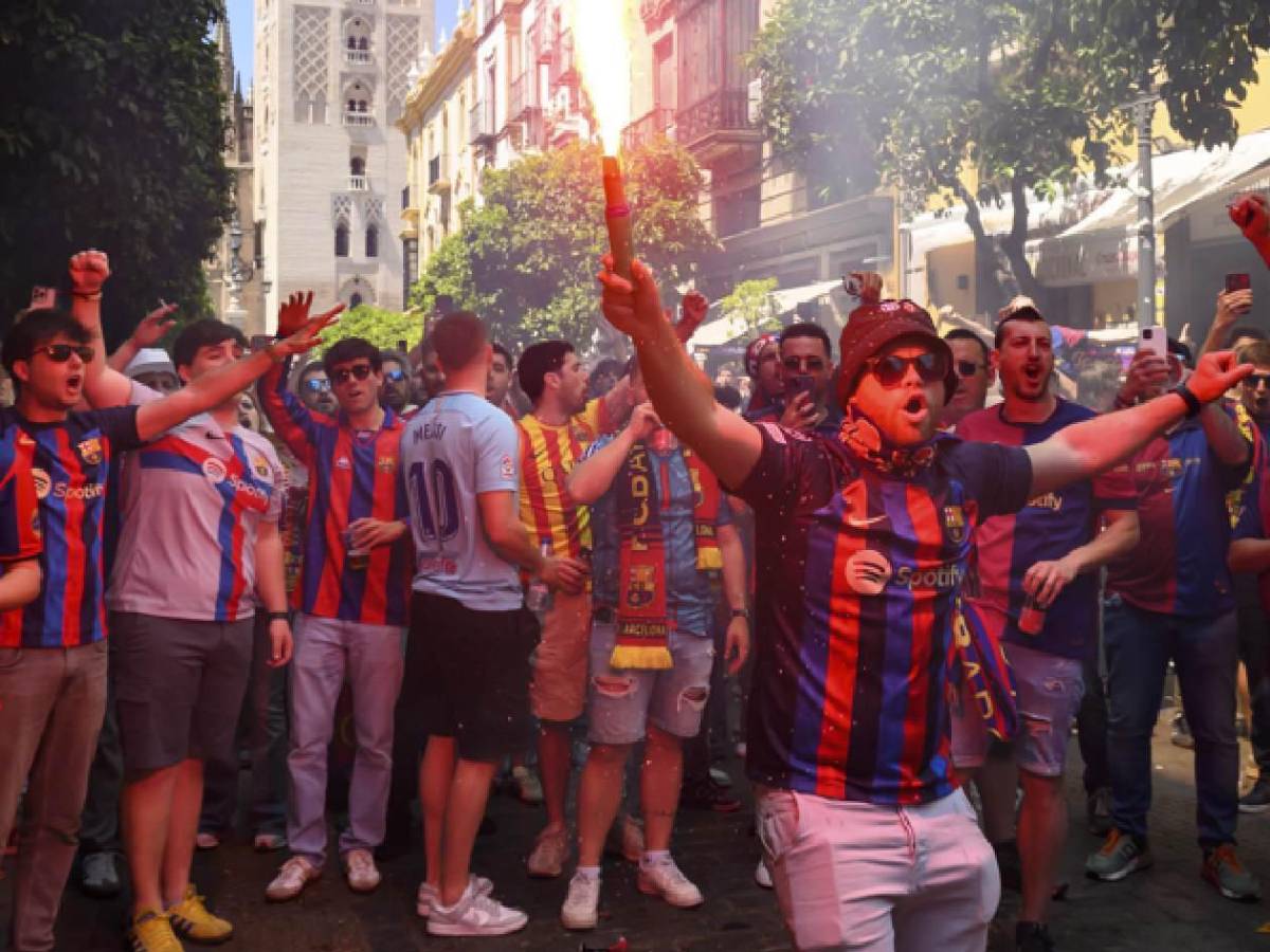 Tensión previo al Barcelona-Real Madrid, lamentables gritos, pelea y detenido