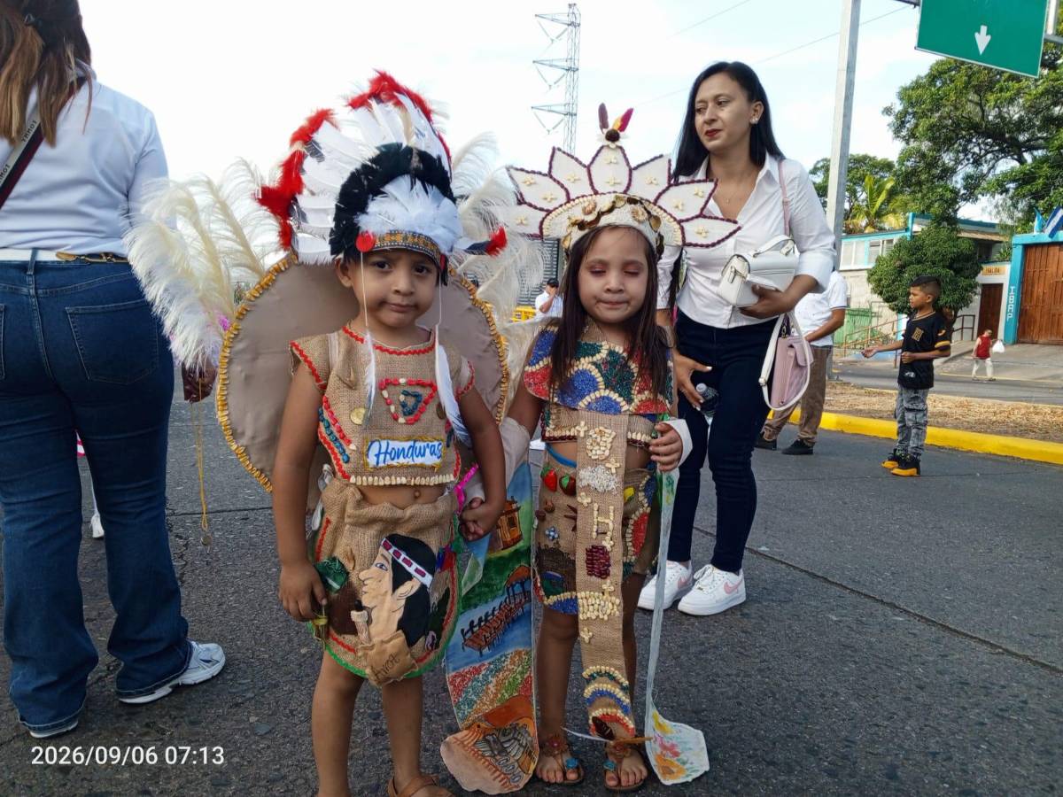 Así se viven los desfiles de prebásica por los 205 años de independencia en Tegucigalpa