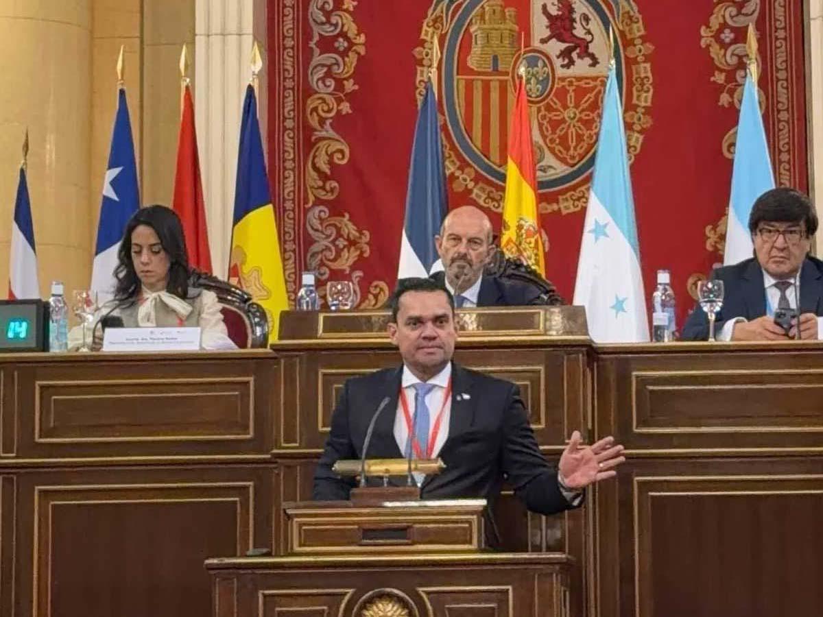 Delegación hondureña visita el Senado de España durante foro parlamentario