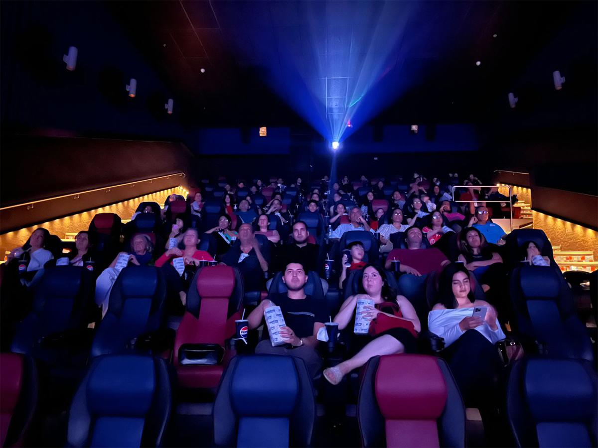 Disfruta los estrenos de películas con nunca antes, con tecnología avanzada y cómodamente.