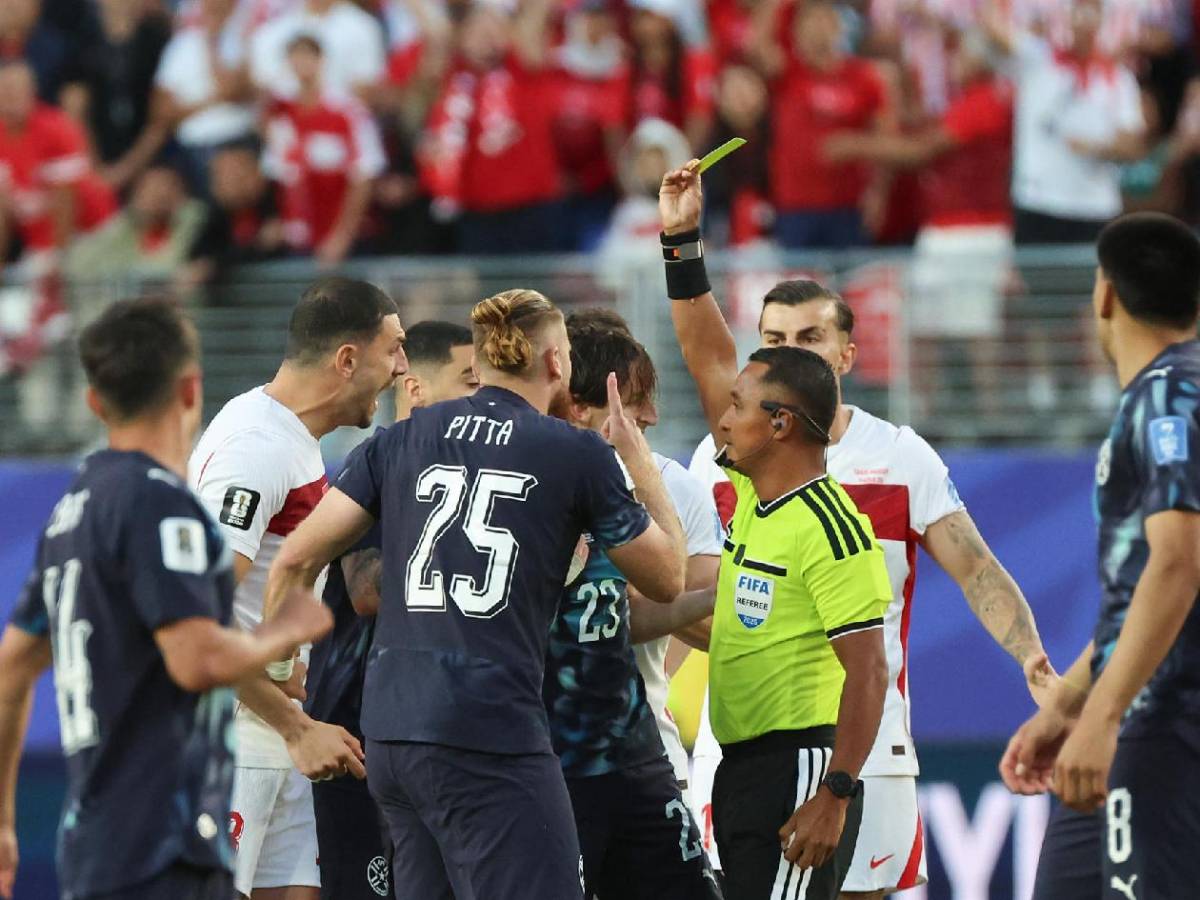 Barton con escandalosa expulsión en el Mundial, ley 'Vinicius-Prestianni' y bronca