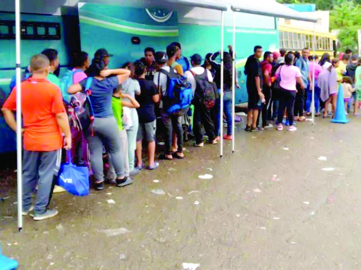 En aviones de FAH traerán a migrantes