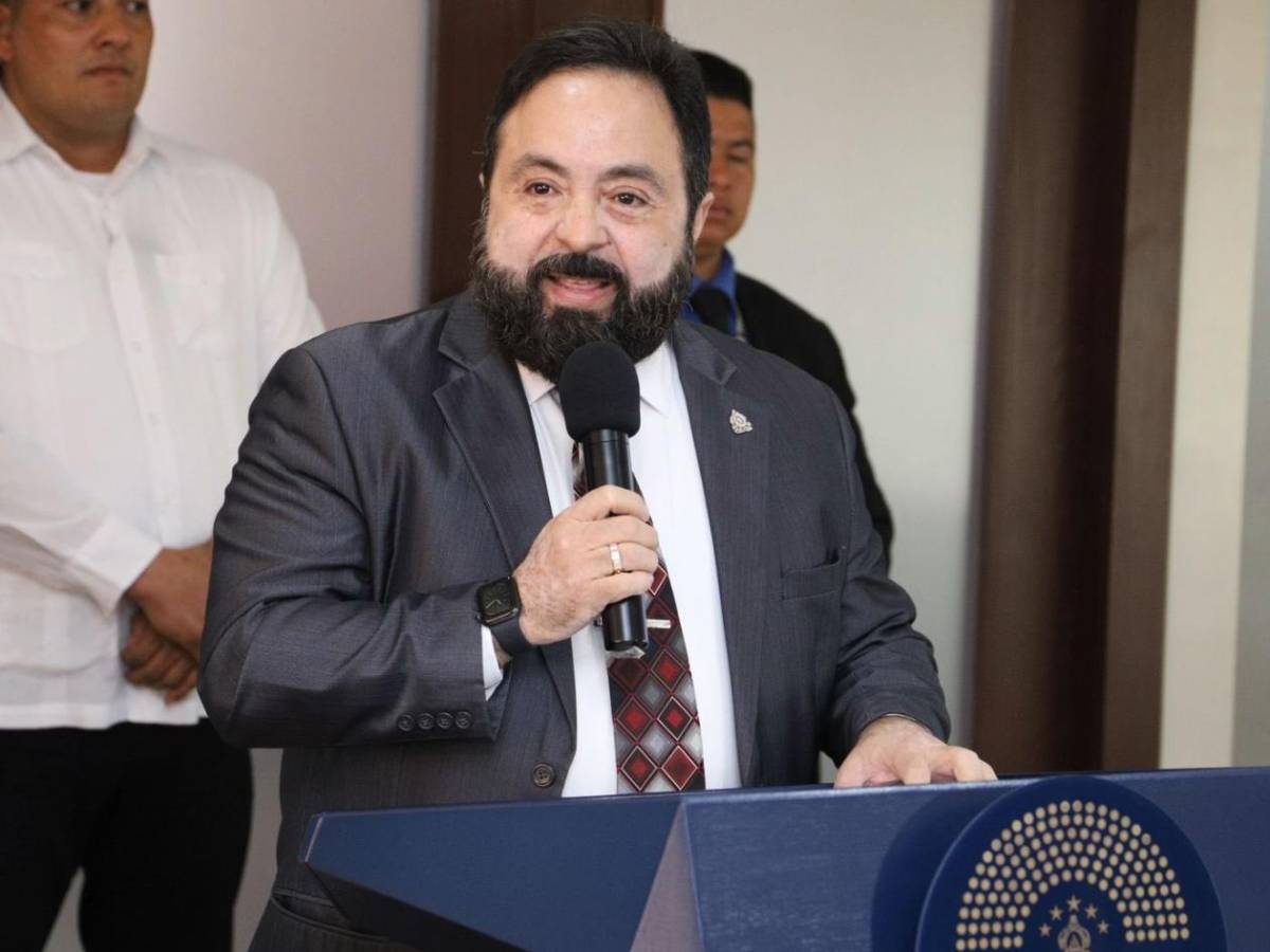 Luis Redondo tilda de “ilegal” moción para discutir tratado de extradición