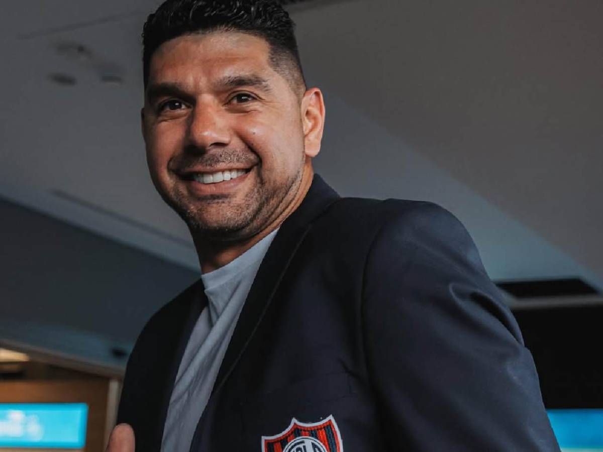 Exnovia de Maradona confirma noviazgo con polémico futbolista