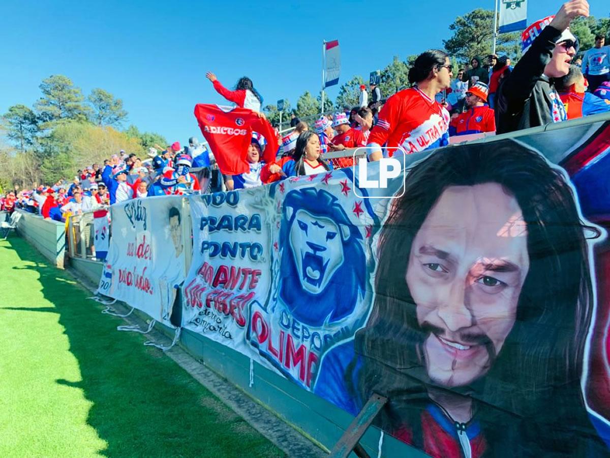 Un gran ambiente con aficionados olimpistas se vivió en el estadio Wake-Med Soccer Field de la ciudad de Cary.