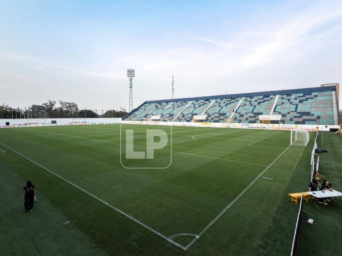 Las lindas chicas del Real España-Olimpia y así luce la cancha del Morazán