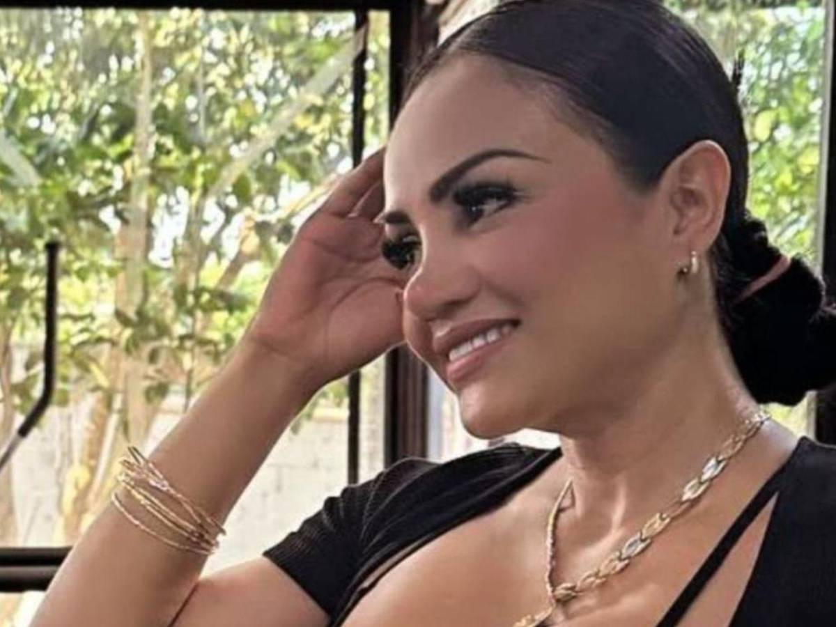 Hallan cuerpo de exreina de belleza en piscina de hotel; surge escalofriante hipótesis