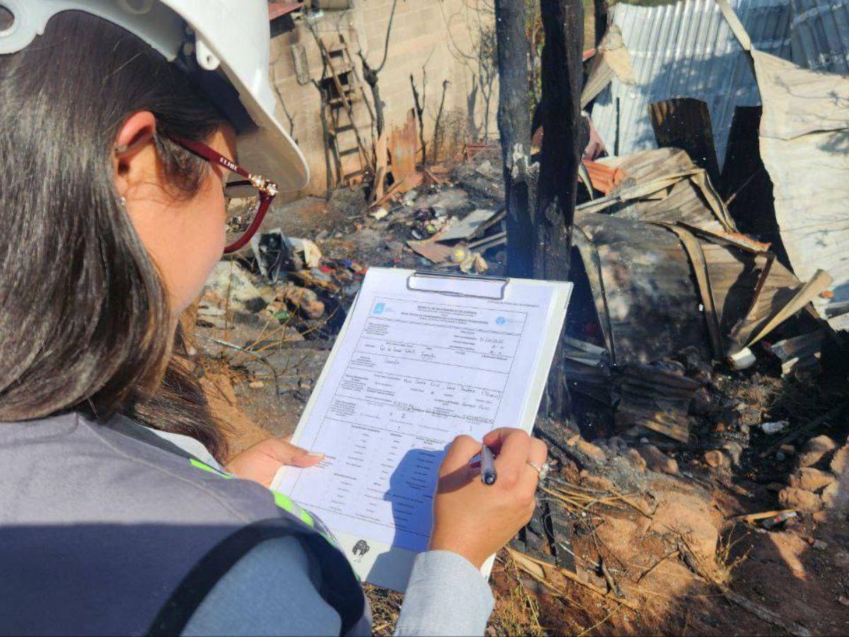 Don Lucas y doña María pierden su hogar tras feroz incendio en Tegucigalpa
