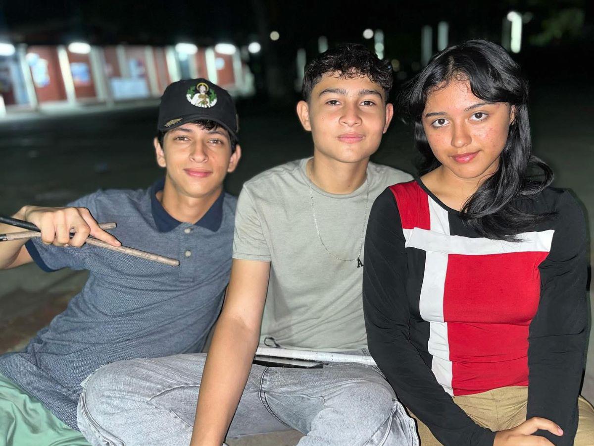 Joven de la Banda del JTR viaja con su madre a Colombia; cumple su sueño