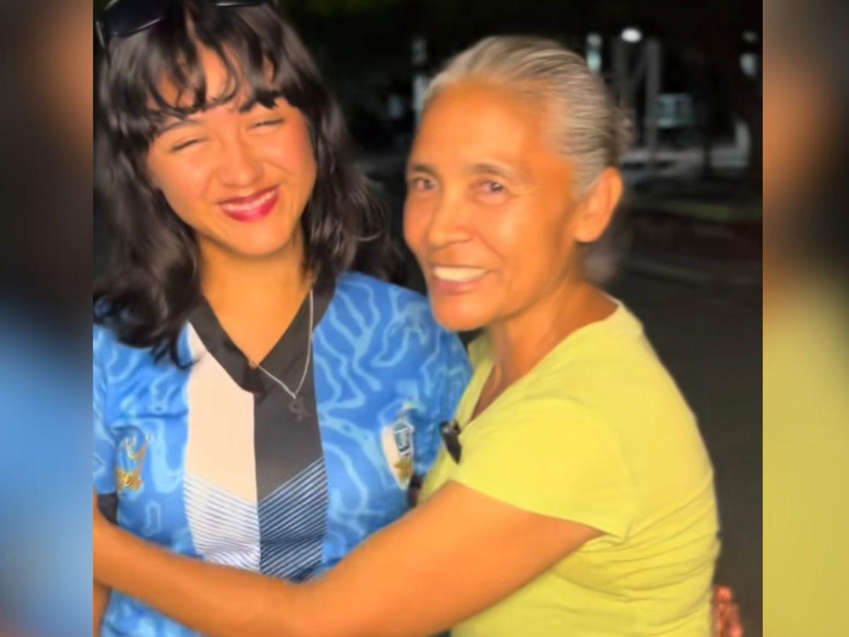 Joven de la Banda del JTR viaja con su madre a Colombia; cumple su sueño