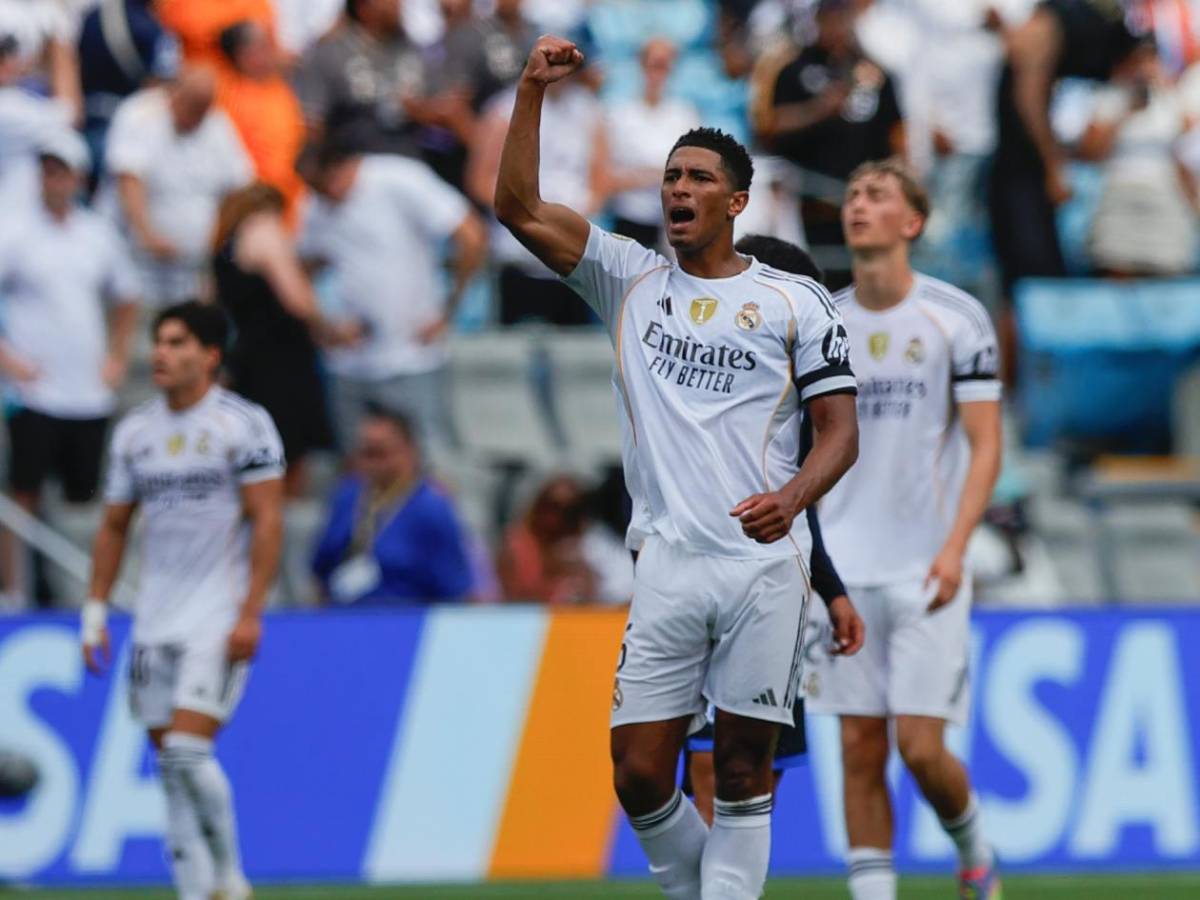 Real Madrid- Pachuca: Enfado de Xabi, mofa a Vinicius y polémico gesto de árbitro