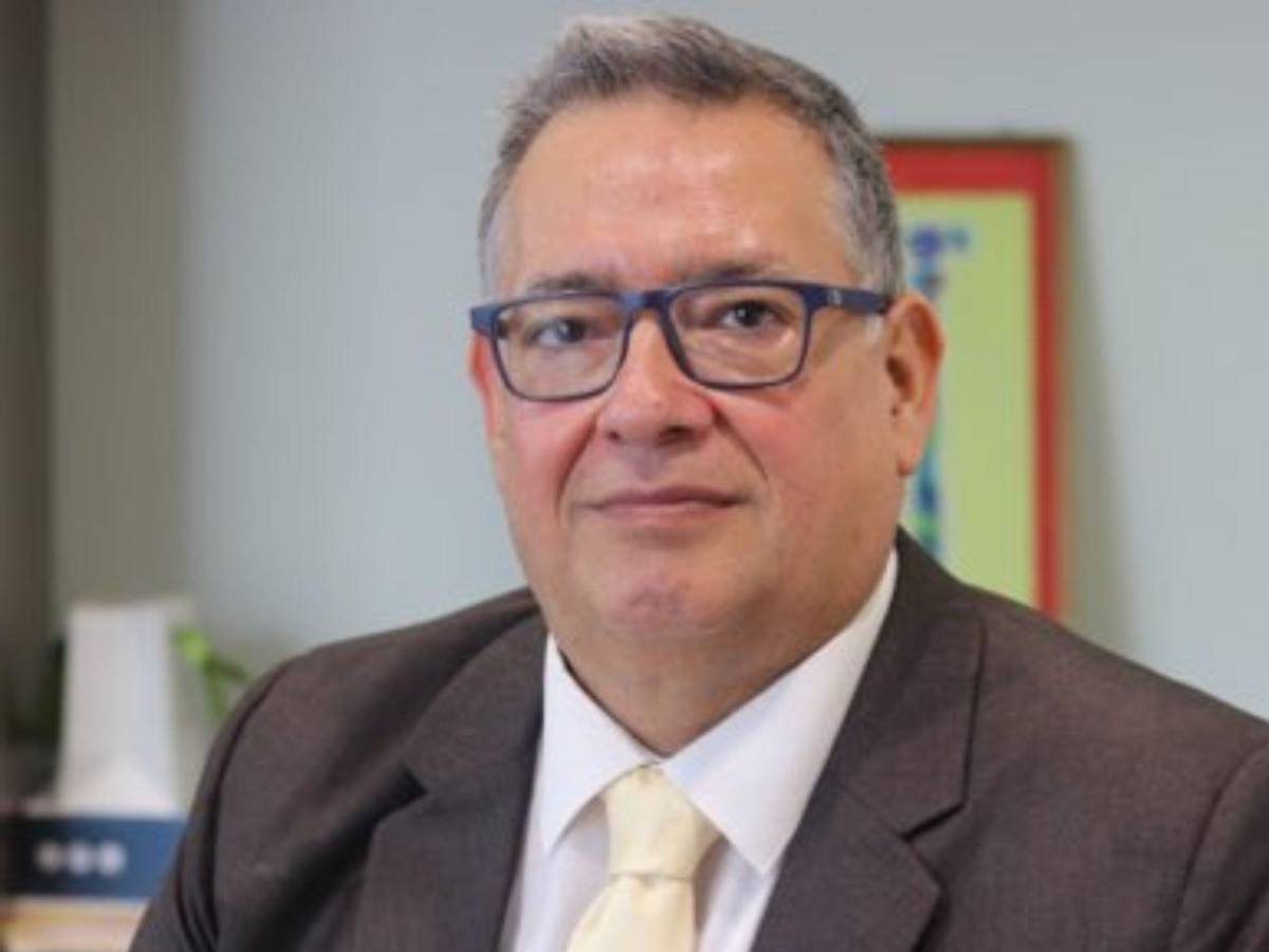 De vaca intelectual a vaca de garra: Iroshka arremete contra el ministro Ricardo Salgado