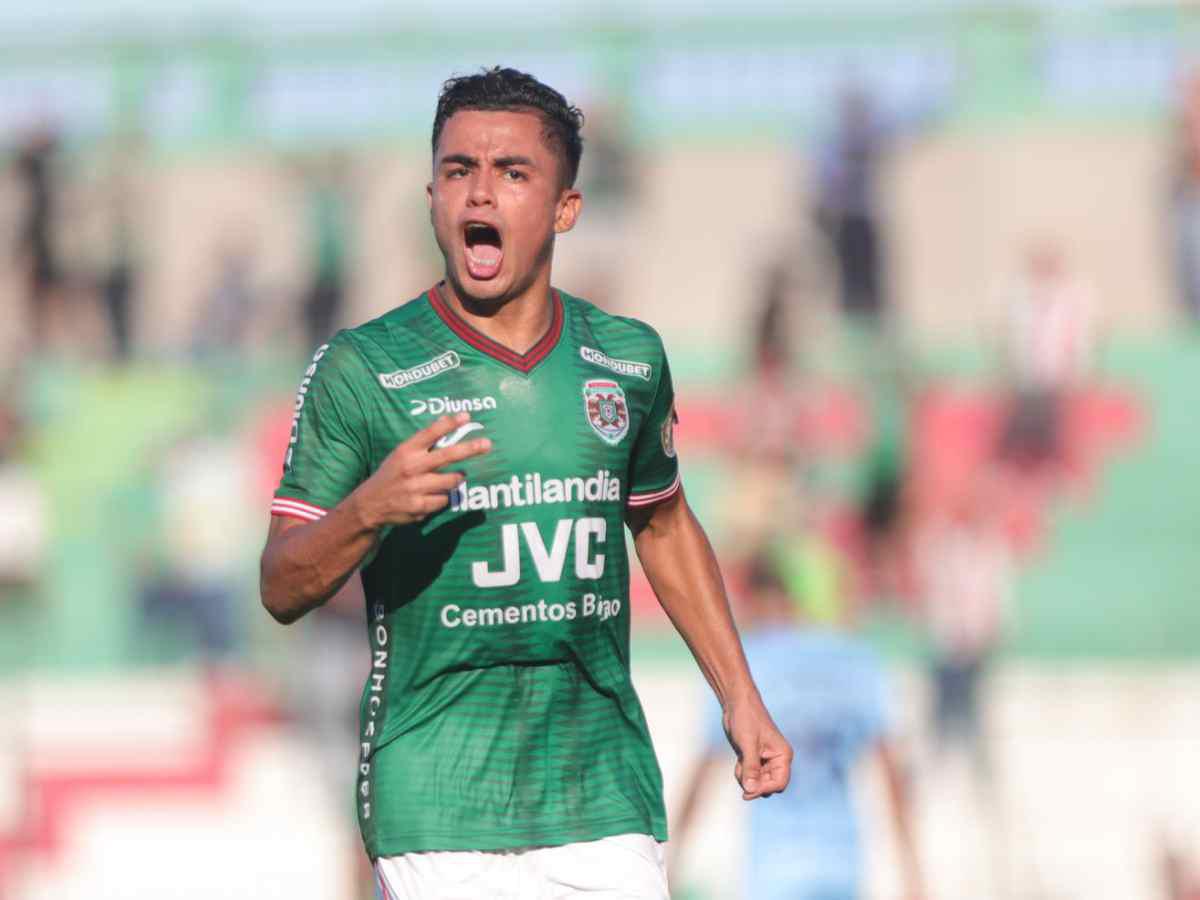 La celebración de Isaac Castillo tras su golazo.