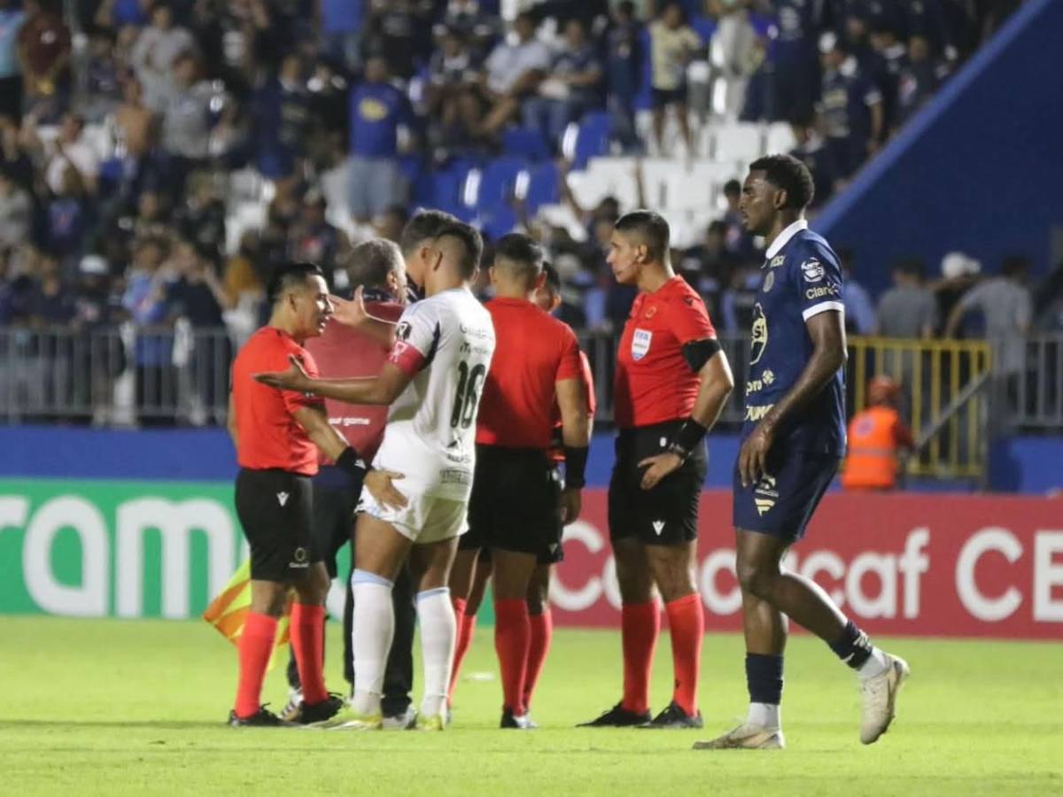 La fiesta de Motagua, el villano del Alianza, enfado con el árbitro y rubia roba miradas