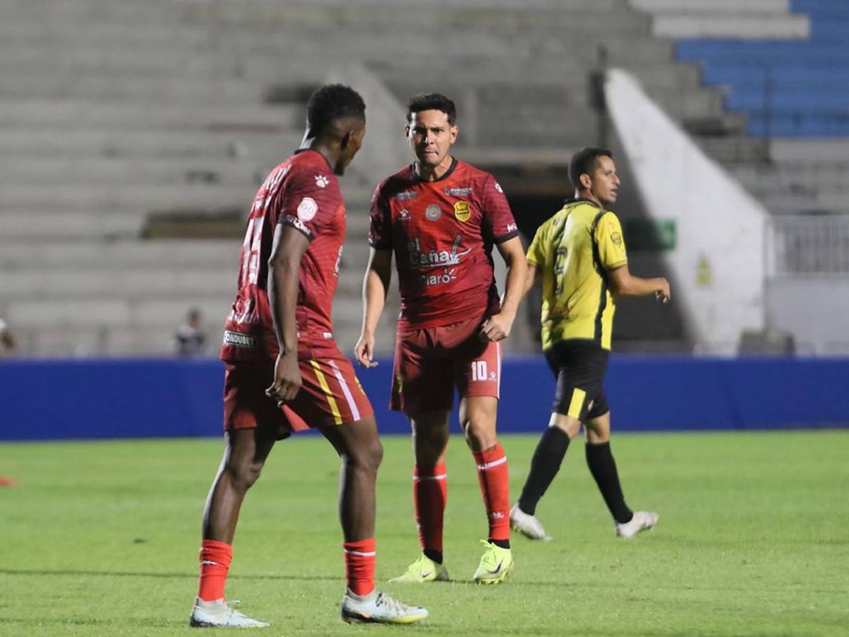 Pelea entre jugadores de Real España, festejo de Génesis y las chicas