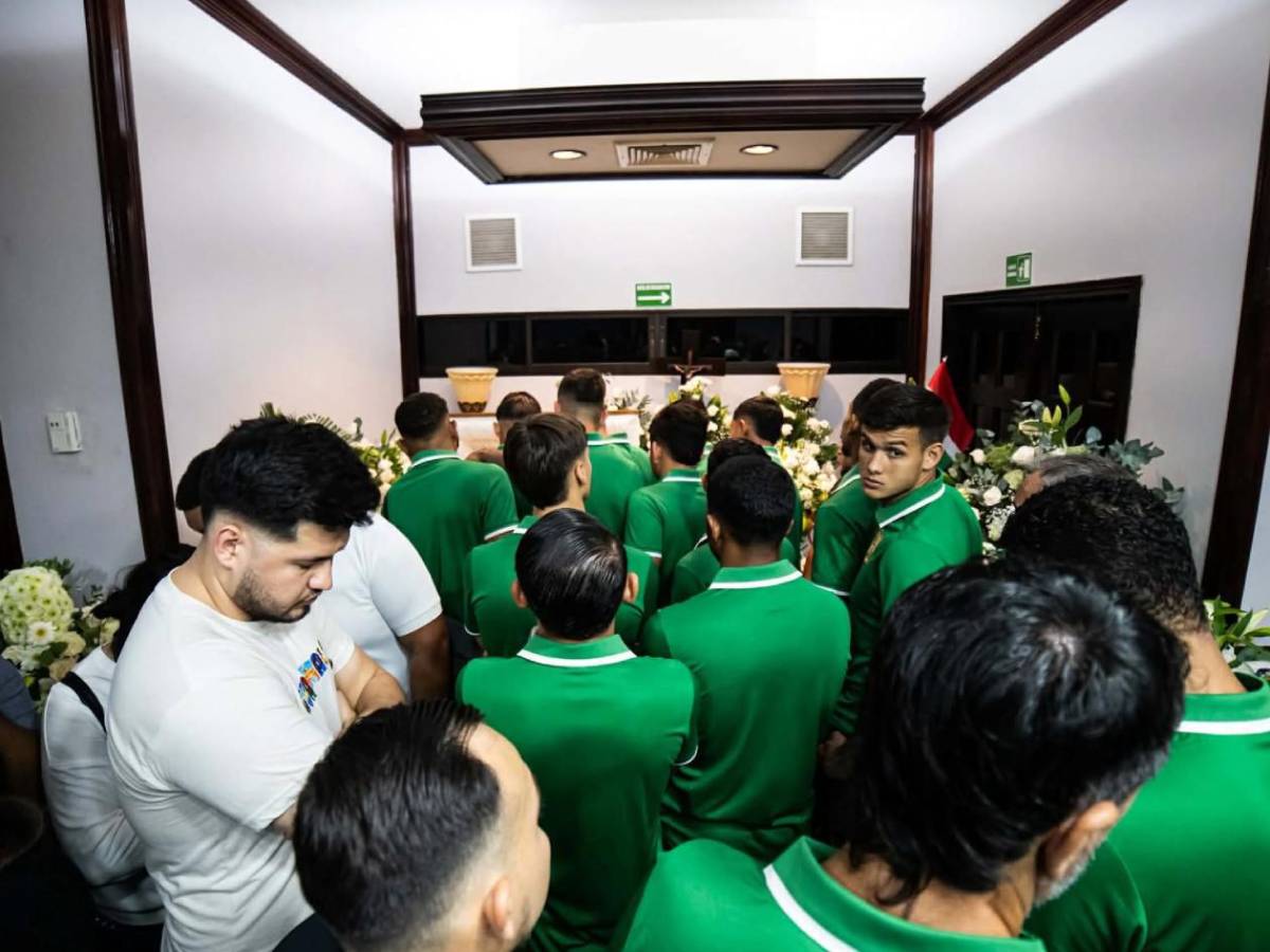 Desgarradoras imágenes en velatorio de Orinson Amaya: Su madre rompió en llanto y aficionados sorprenden