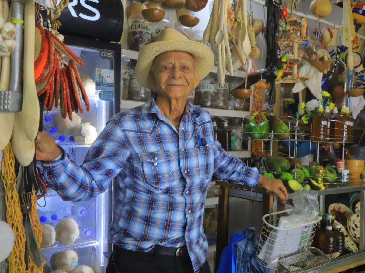 Entre colores y artesanías, así cobra vida y deja huella el mercado Guamilito