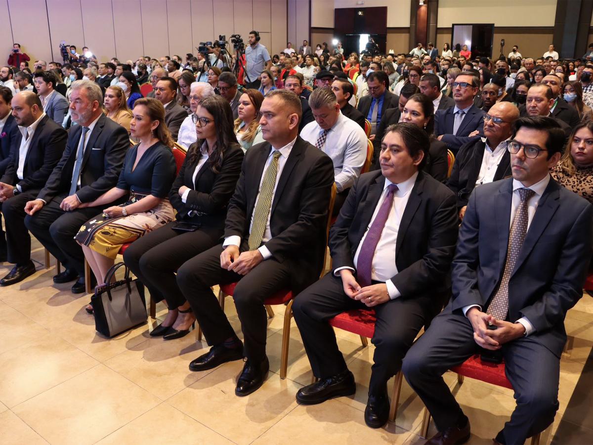 Asistieron al evento los representantes de la empresa privada, gobierno central, del cuerpo consular, la iglesia, medios de comunicación y autoridades del Poder Legislativo.