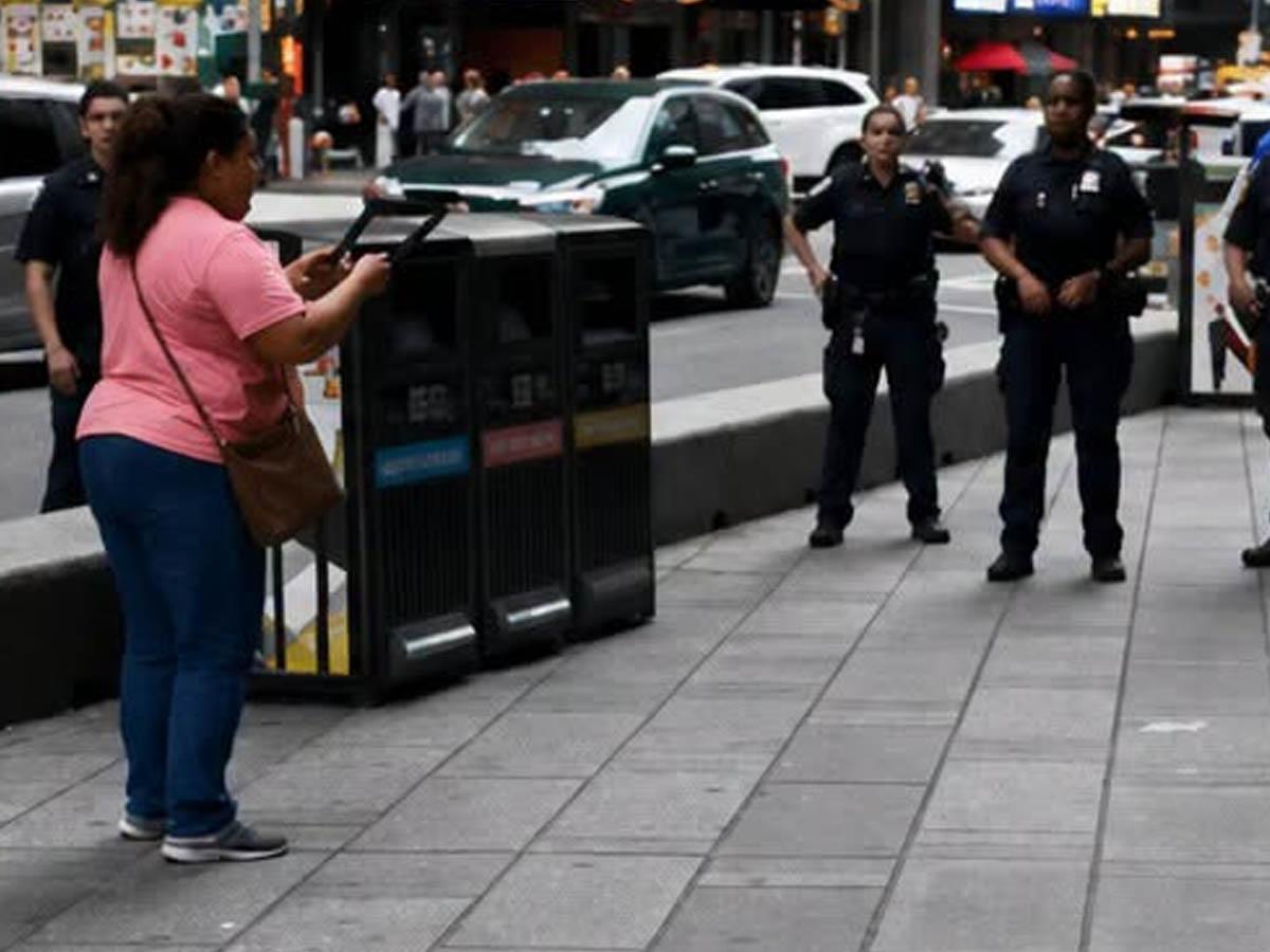 Revelan identidad de la joven apuñalada al azar por hispana en Times Square