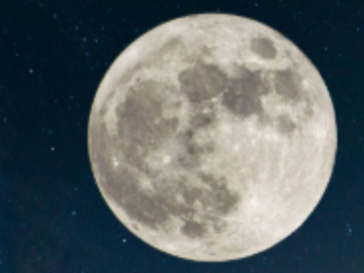 Hoy será visible la primera Luna llena: la señal que fija la Semana Santa