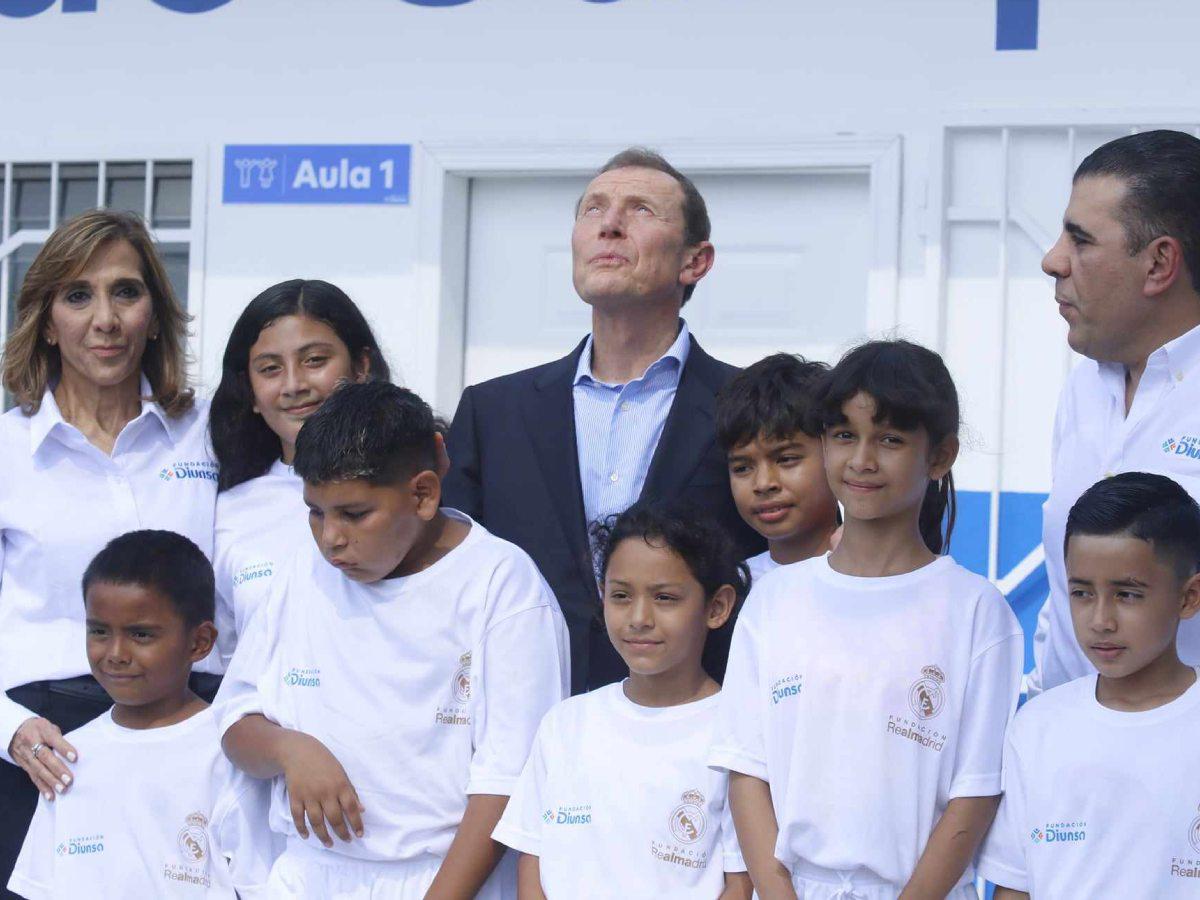 Emilio Butragueño está en Honduras gracias a Fundación Diunsa