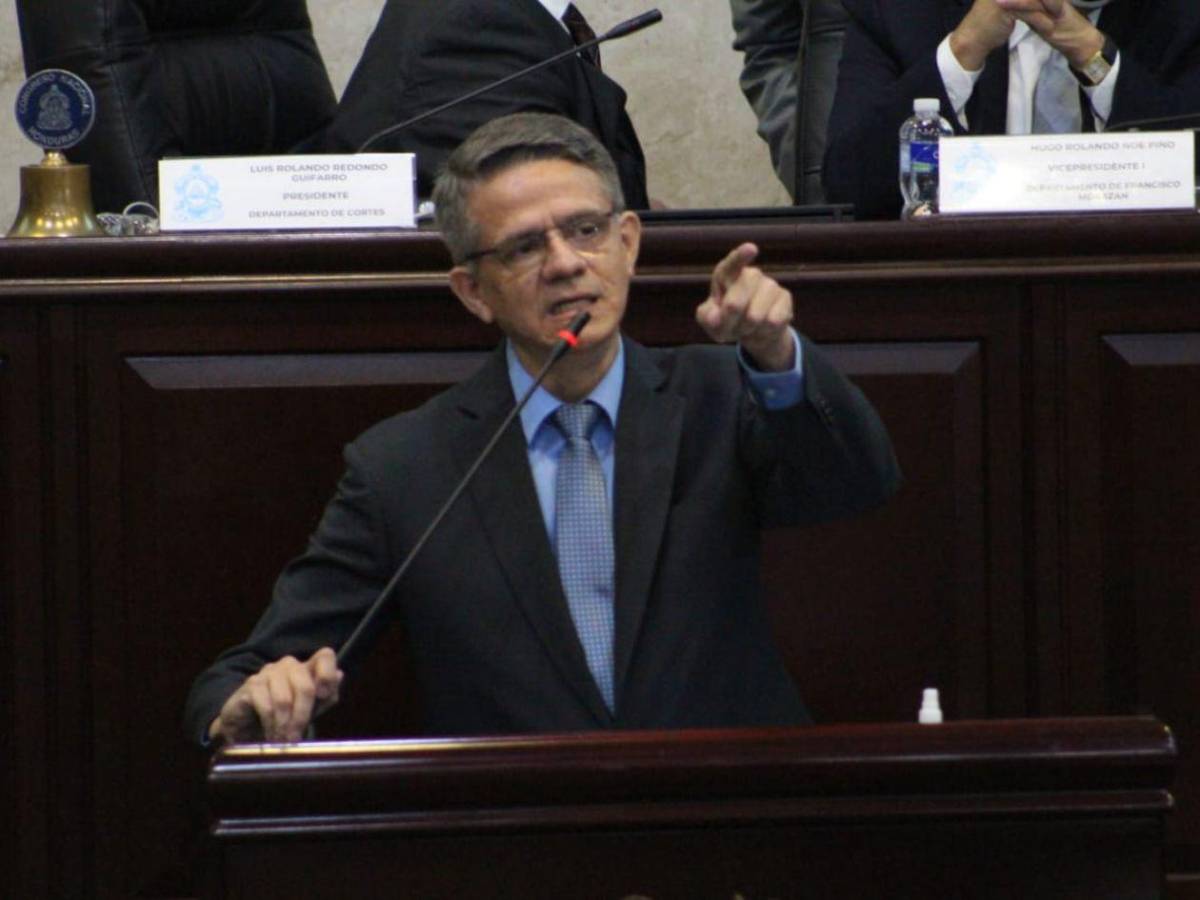 Octavio Pineda encara a exministro de Salud tras grave acusación