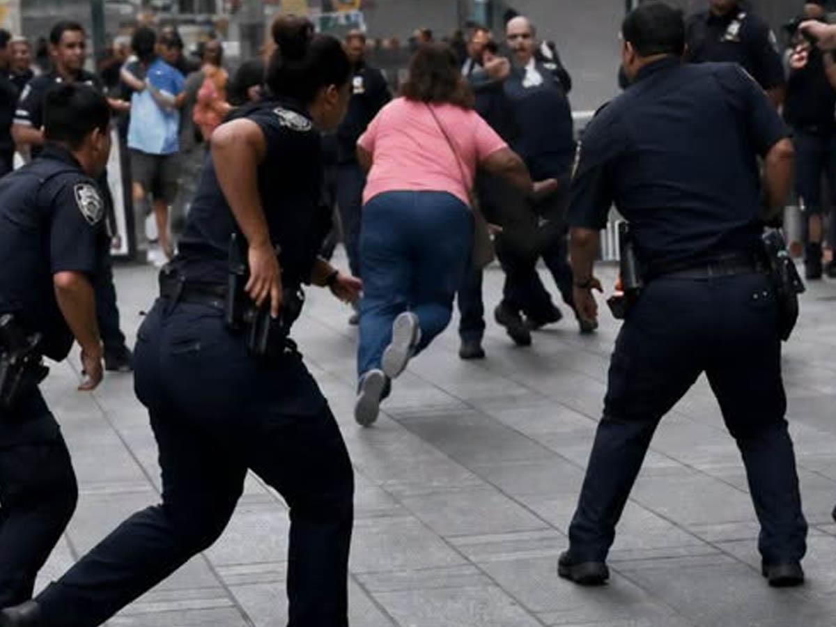 Revelan identidad de la joven apuñalada al azar por hispana en Times Square