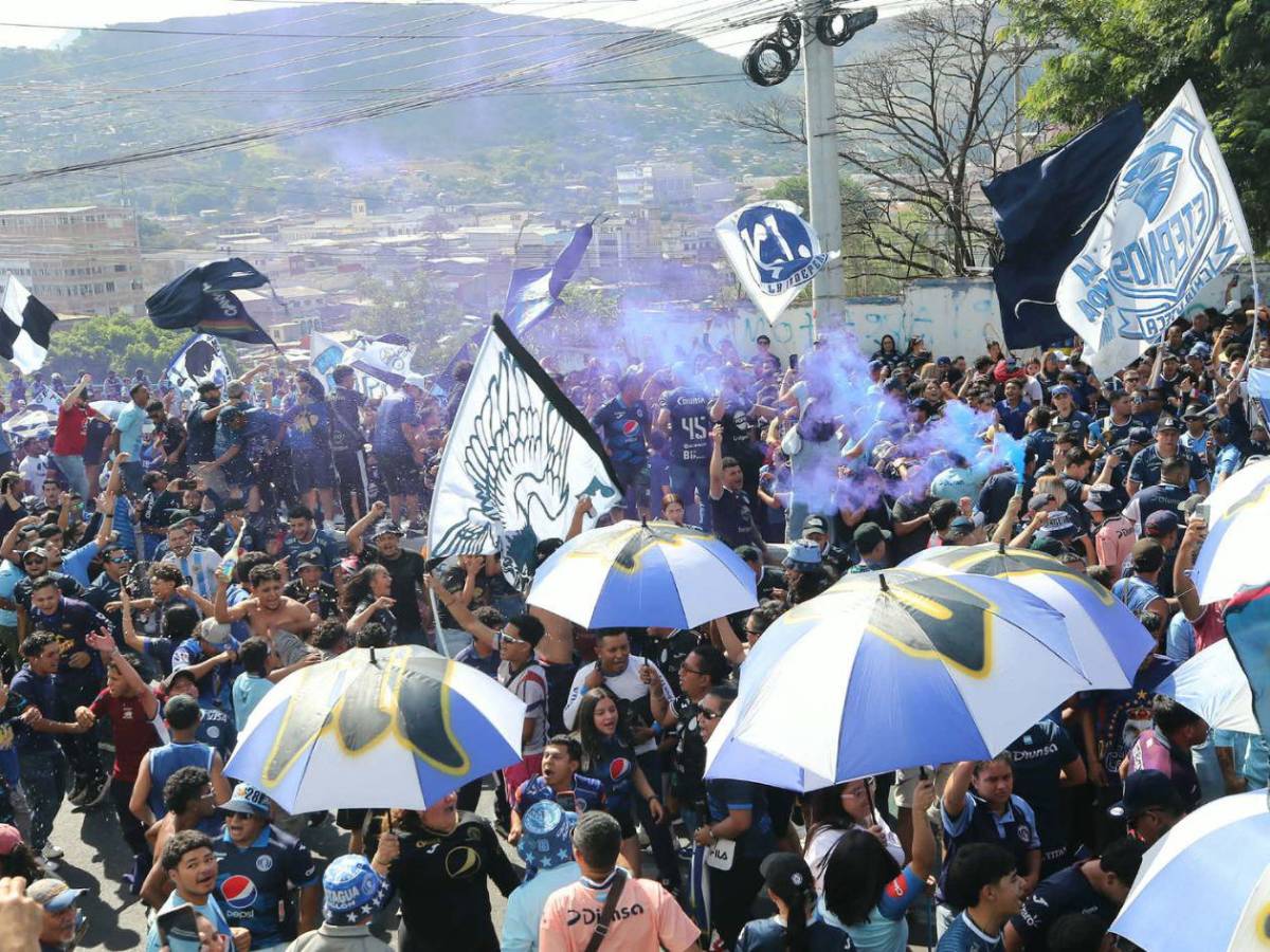 Motagua-Marathón: Beso de famosa periodista y ambientazo previo a la Gran Final