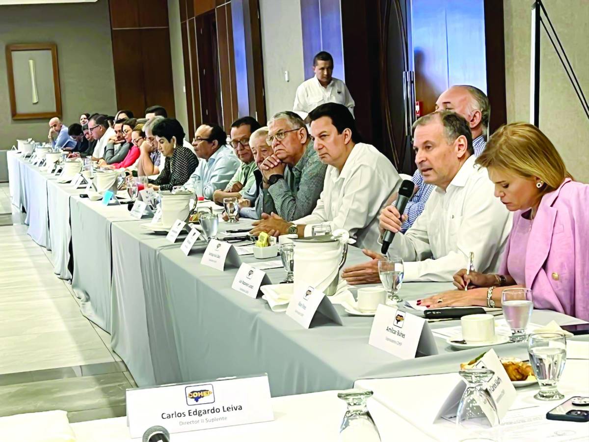 Empresarios destacan que es necesario dejar la politiquería y buscar soluciones.