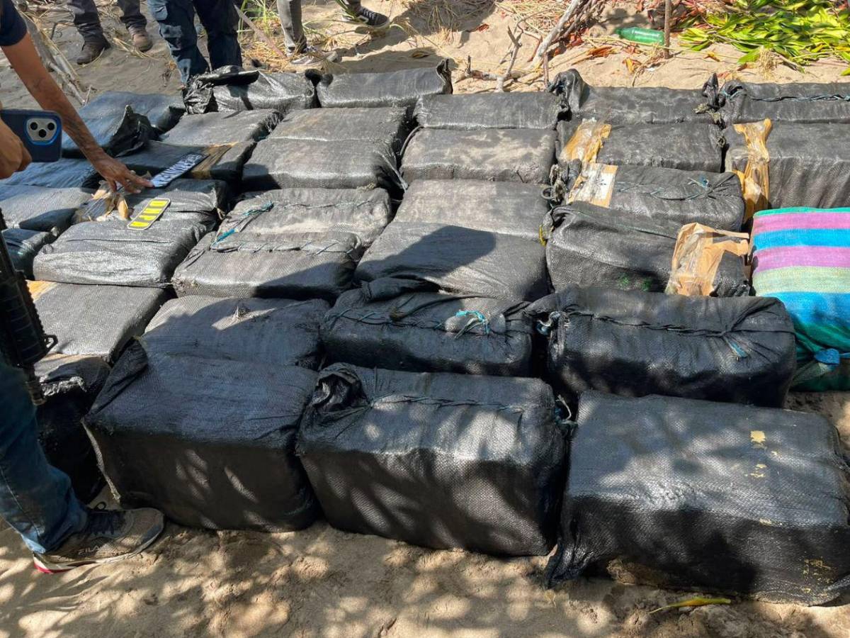 Hallan 800 kilos más de droga en manglares de Choluteca; decomisos superan los L300 millones