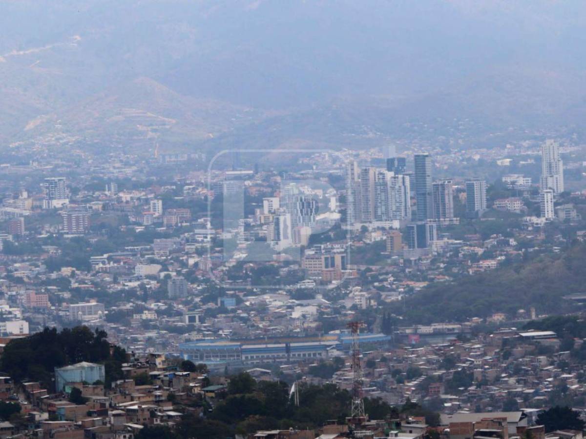 Tegucigalpa se ahoga en humo: incendios rodean la capital