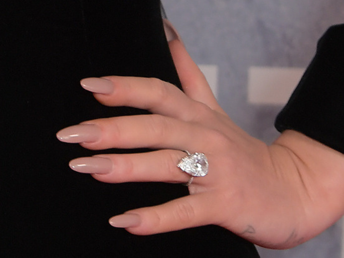 Anillo de compromiso de Adele.